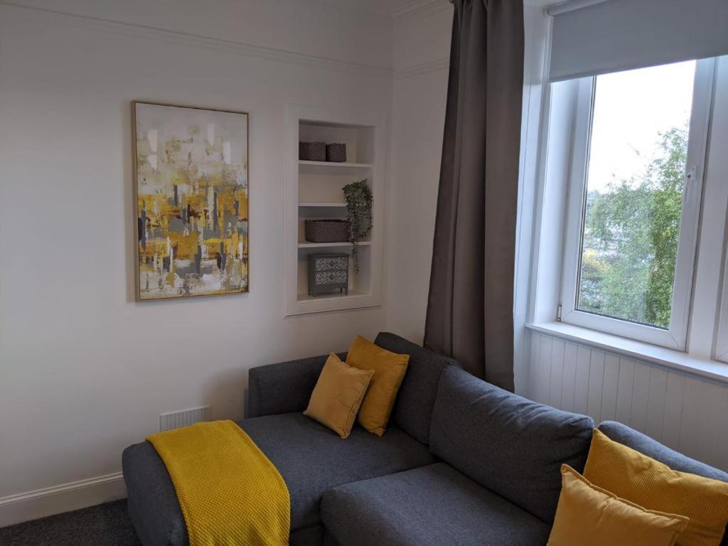 Glenclova - No 5 Bellyeoman, Bright Two Bedroom Apartment Dunfermline Exterior photo