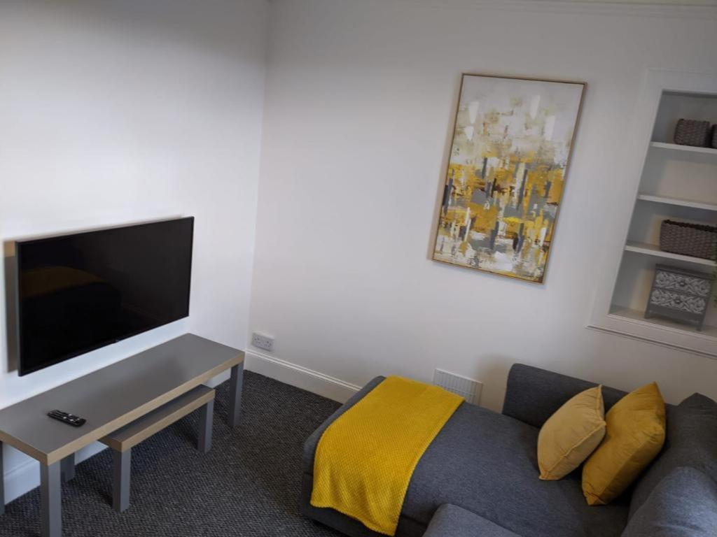 Glenclova - No 5 Bellyeoman, Bright Two Bedroom Apartment Dunfermline Exterior photo